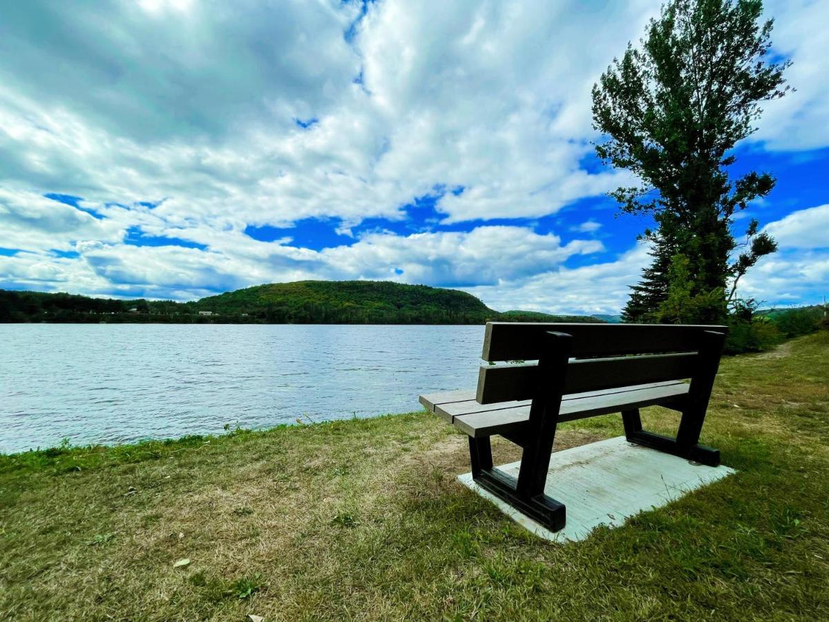 فيلا Chalet Centenaire Mauricie Saint Roch de Mekinac المظهر الخارجي الصورة